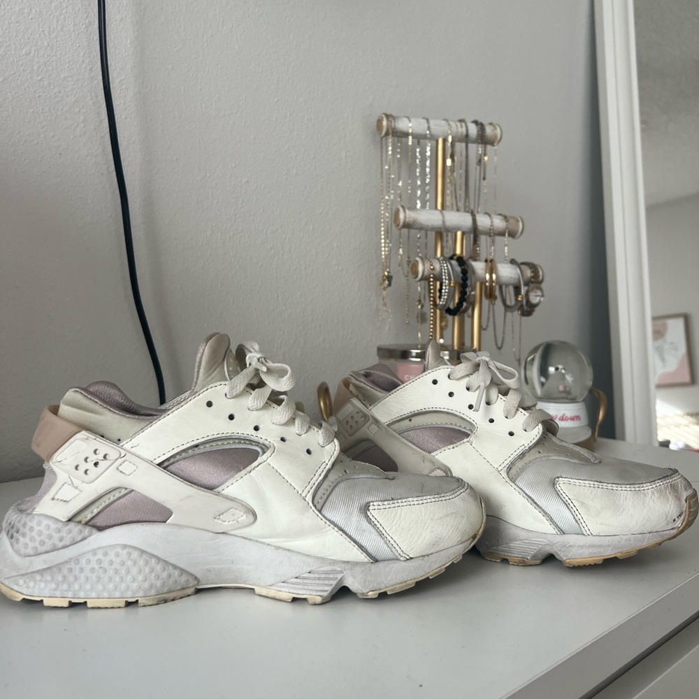 nike huaraches only worn a few times, too small on my feet!